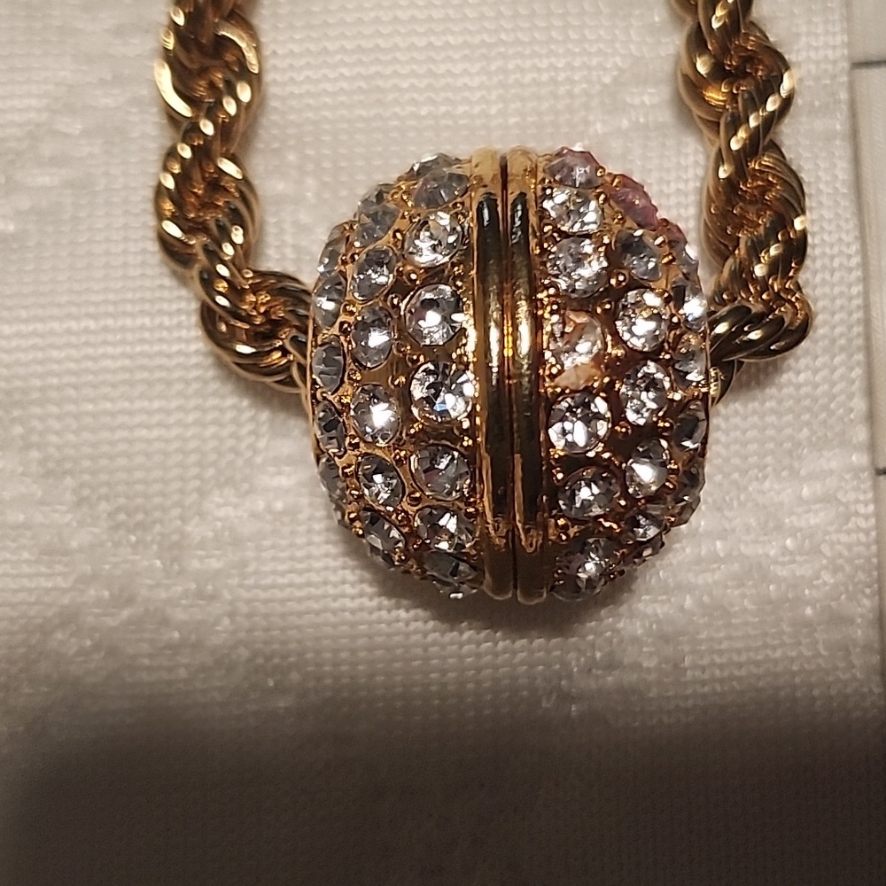 Gold Tone Necklace